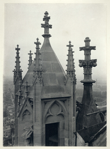 222131 Afbeelding van de bekroning (helm) van de traptoren van de lantaarn van de Domtoren (Domplein) te Utrecht, ...